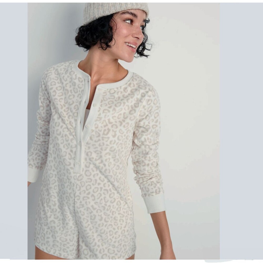 Old Navy Fleece Henley Romper Pajama Women S Ivory Snow Leopard Cozy Long Sleeve